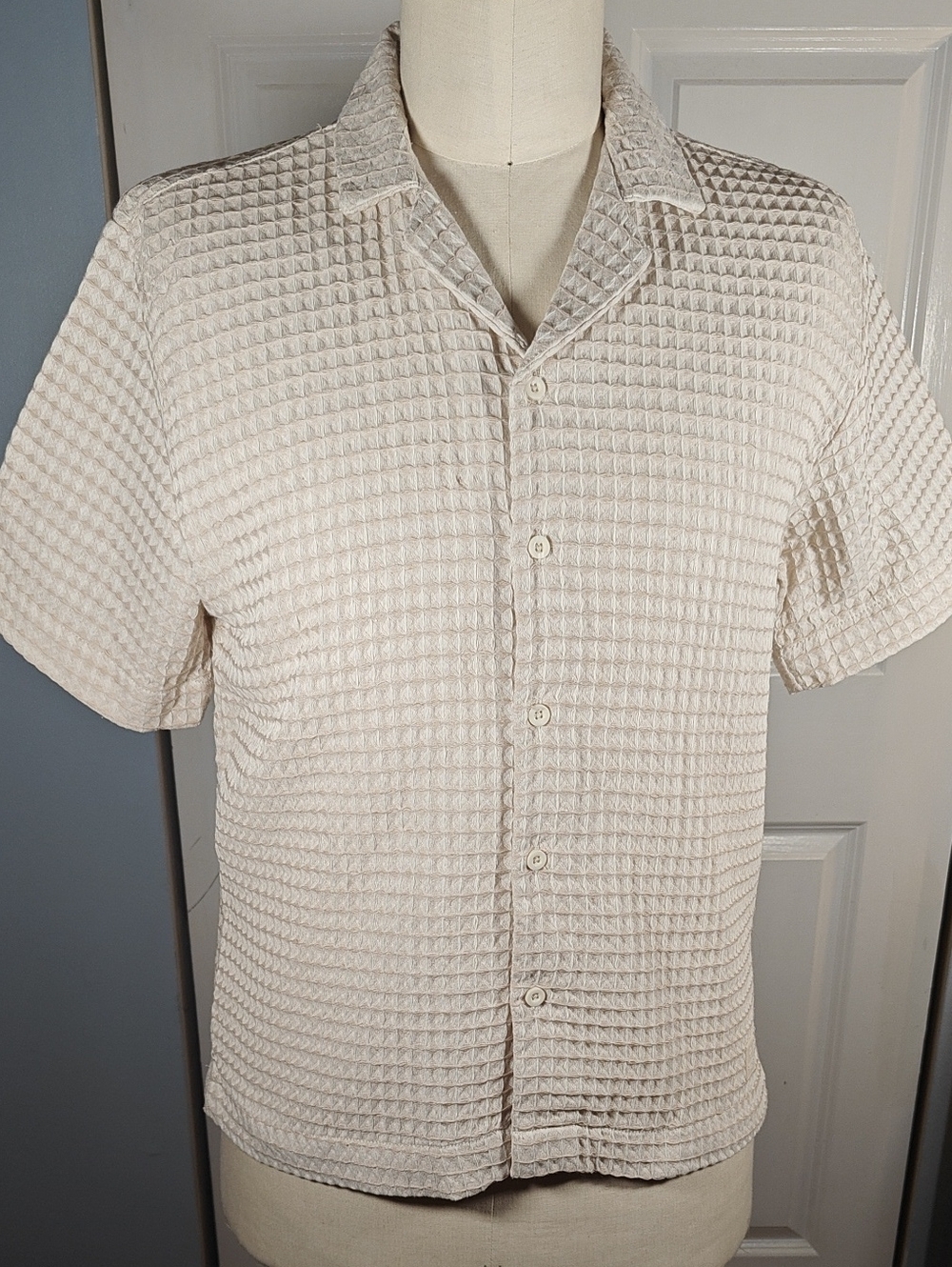 NWOT Saints Studio Mens Large Beige Waffle Knit Short Sleeve Camp Shirt